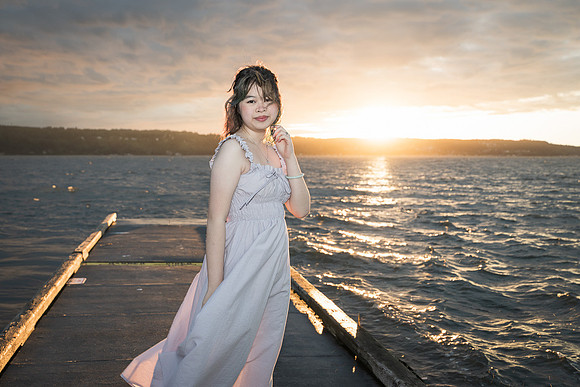 snohomish-graduation-photographer-sydney-mukilteolighthousepark-10