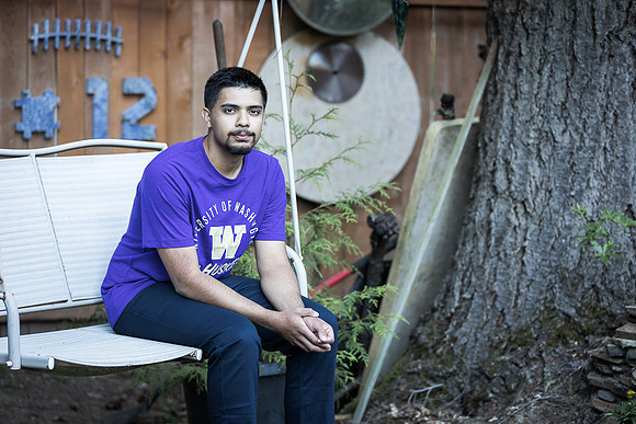 snohomish-graduation-photographer-krishna-home-2594